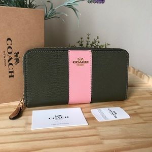 Coach wallet🎈🎈